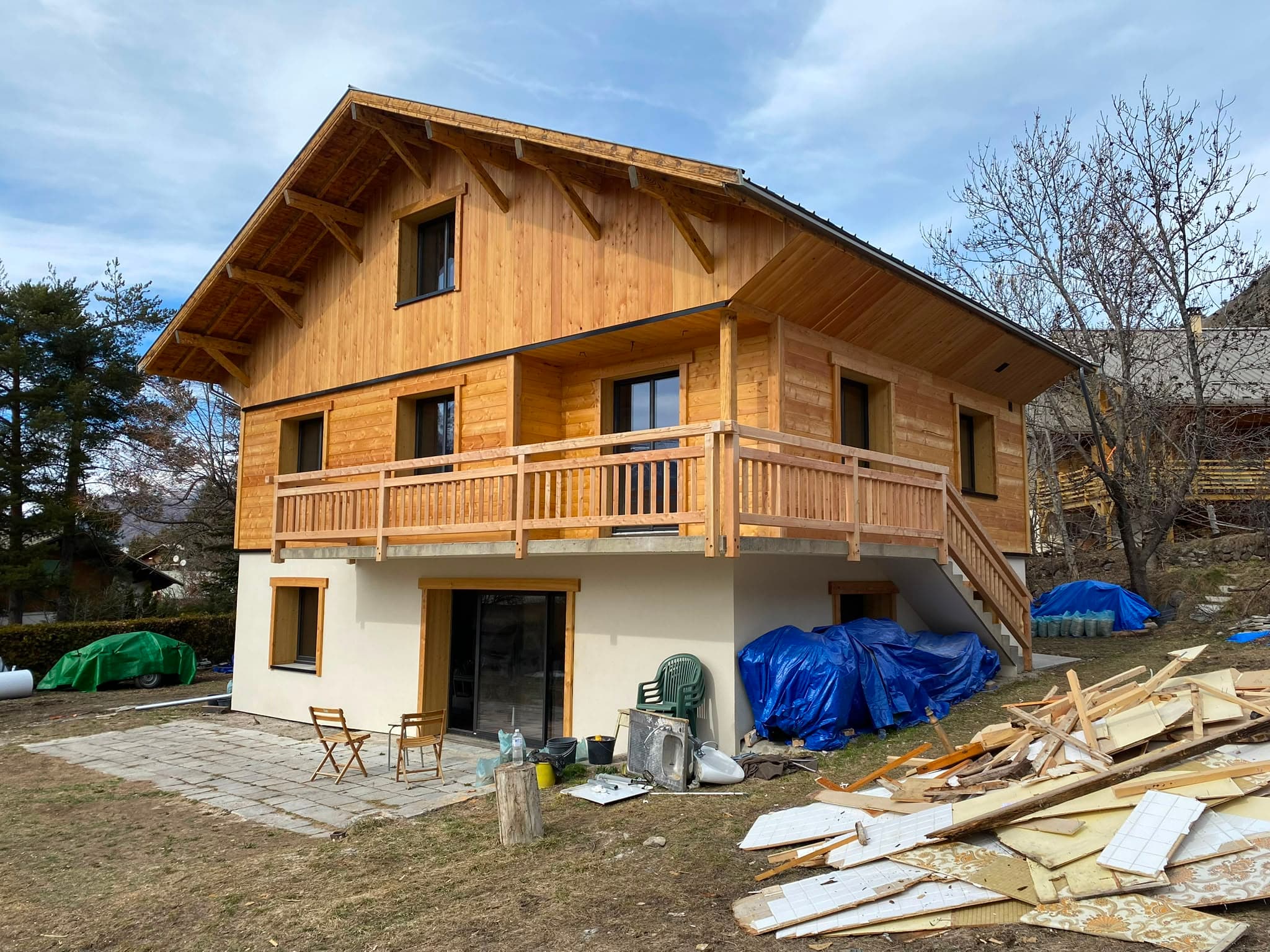 Chalet en bois terminé, façade en bardage